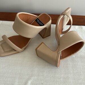 Price drop!!!! Angel Alarcon tan leather sandals S 39 (8.5)